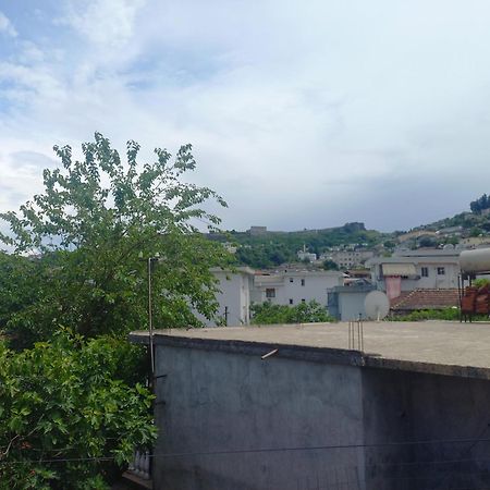 Aleko Guest House Gjirokastër Екстериор снимка