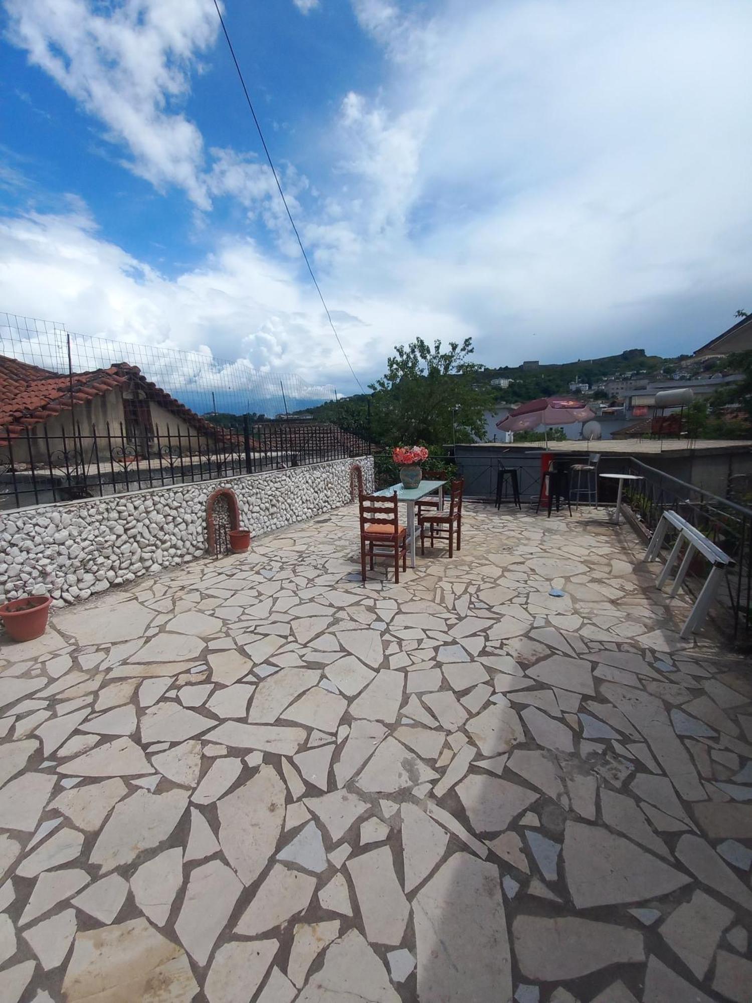 Aleko Guest House Gjirokastër Екстериор снимка