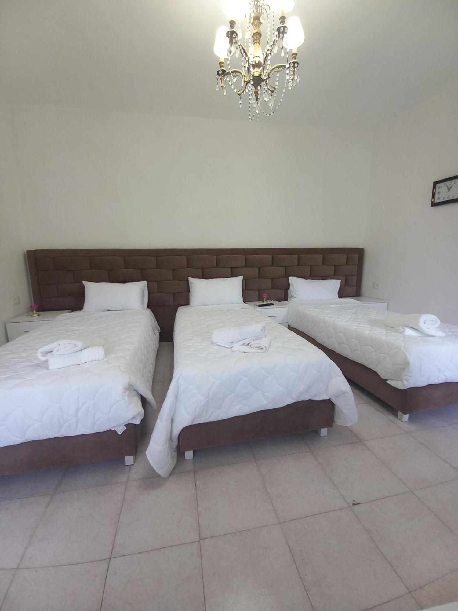 Aleko Guest House Gjirokastër Екстериор снимка
