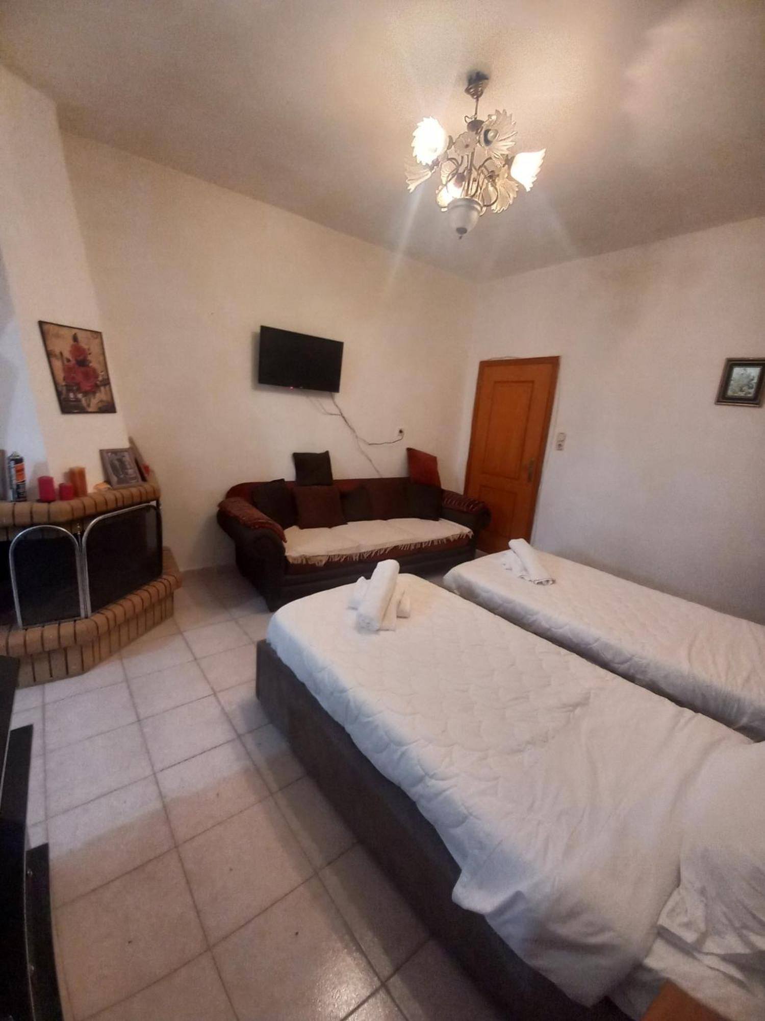 Aleko Guest House Gjirokastër Екстериор снимка