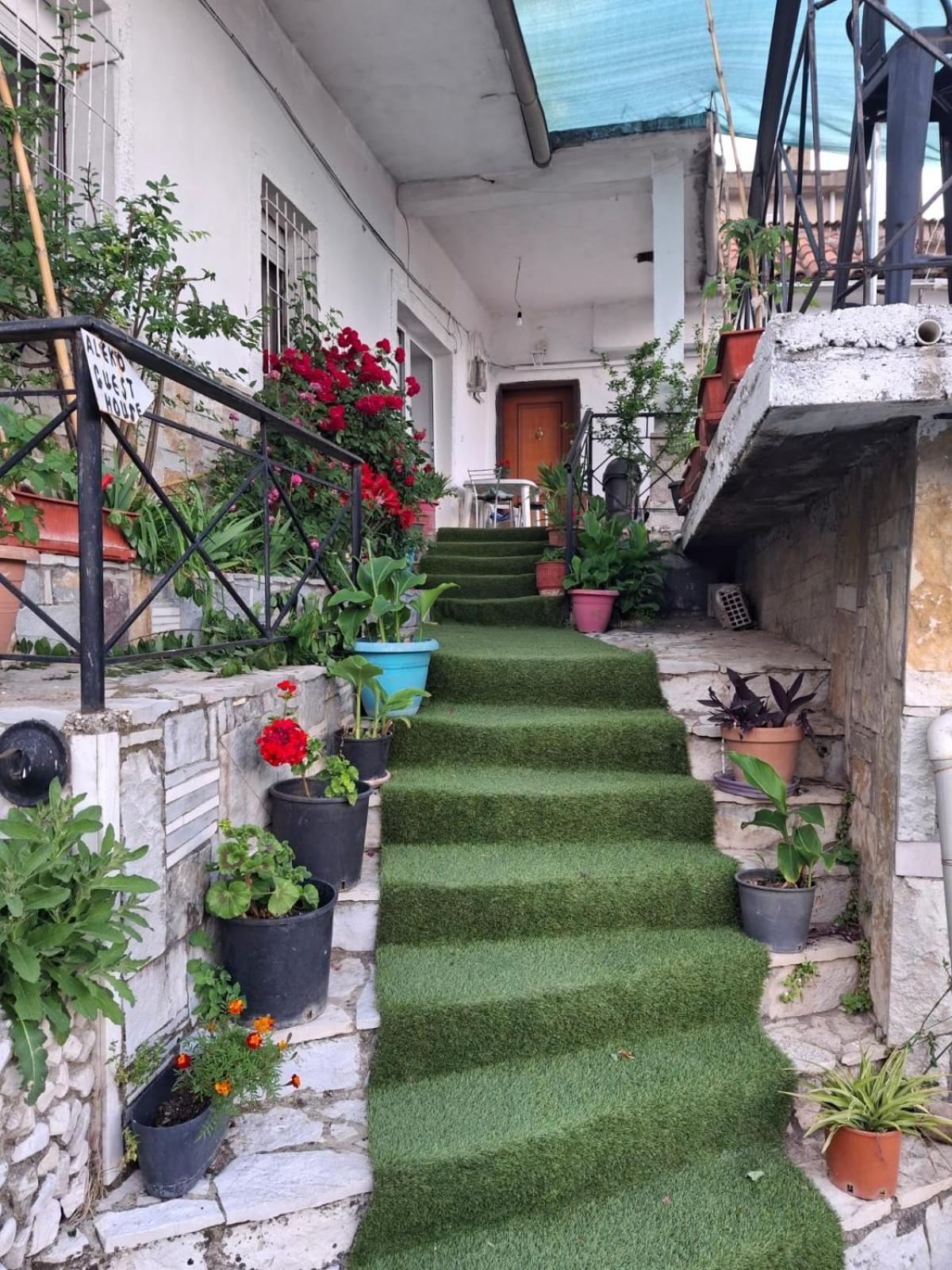 Aleko Guest House Gjirokastër Екстериор снимка